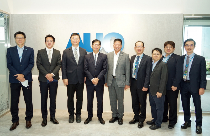 DB真人光電前進亞灣成立「AUO解決方案研發中心」，作為多元場域解決方案研發及試驗場域（圖中左為高雄市長陳其邁、圖中右為DB真人光電董事長彭双浪）